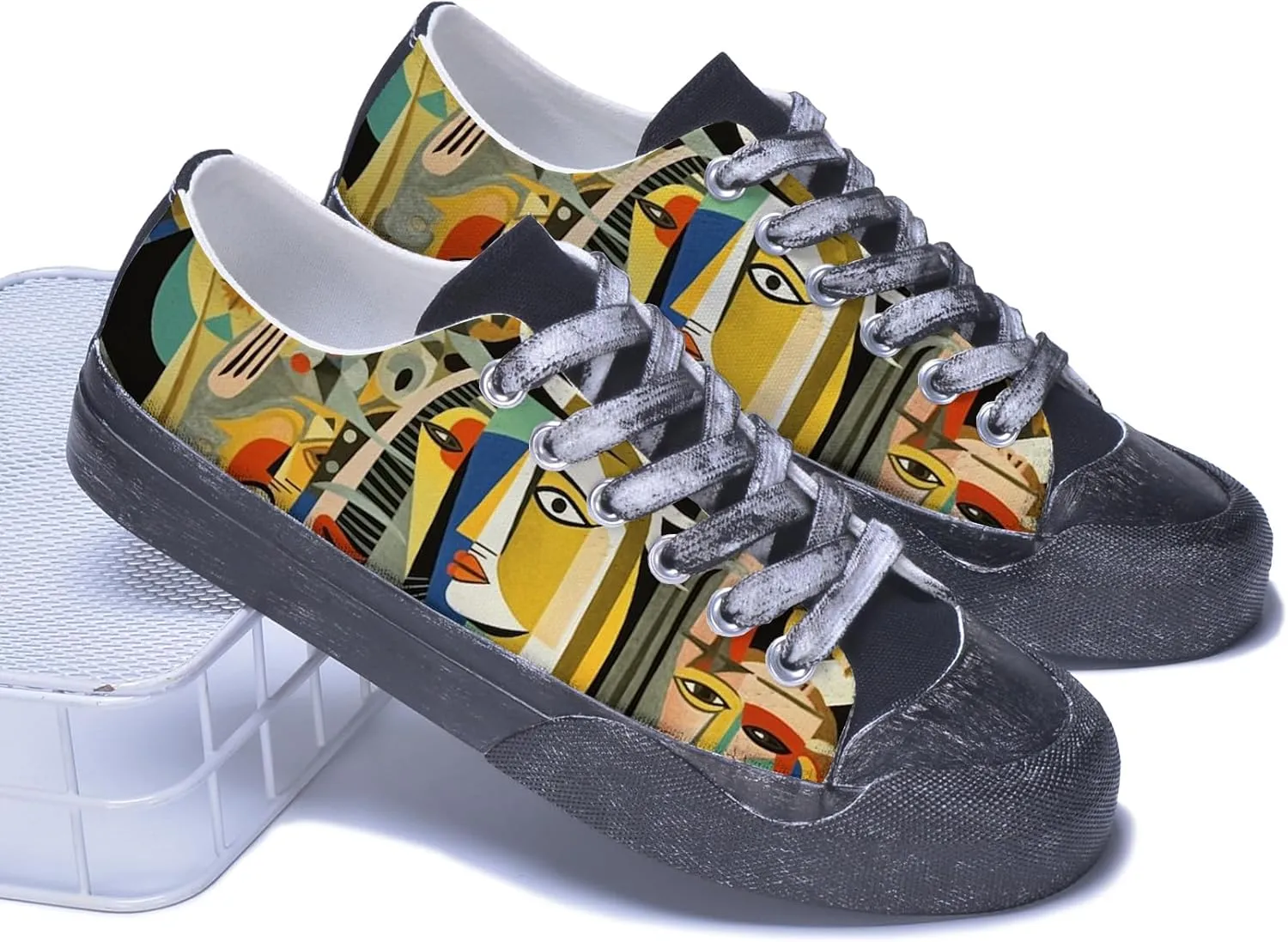 Men Skull Printed Shoes Custom Personalized Design Cool Print Low Top Fashion Sneakers for Teen Boys Girls Student Women Canvas Shoes Cosplay Classic Casual Shoes