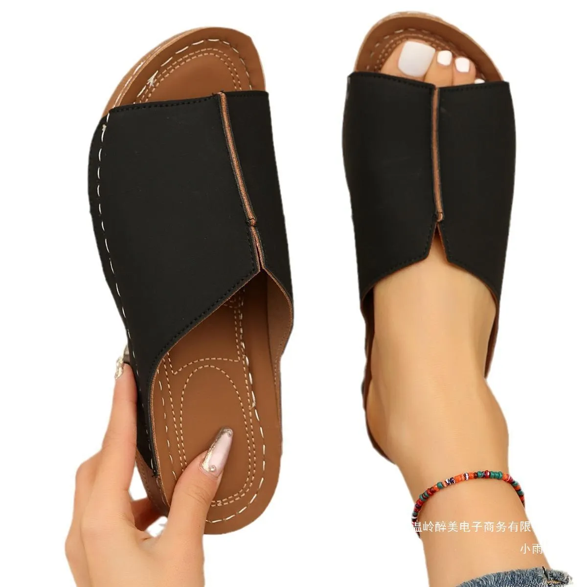 Wholesale Comfortable Wedge Heel Simple Slippers