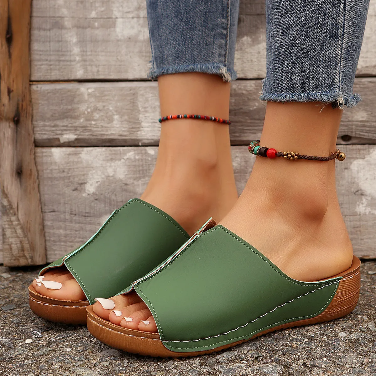 Wholesale Comfortable Wedge Heel Simple Slippers