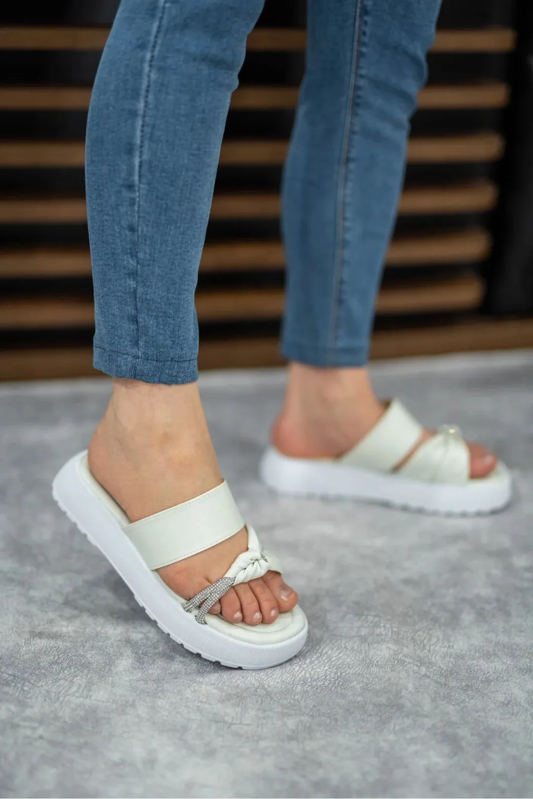 Women's High Sole Stoned Comfortable Daily Slippers
